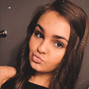 Meet your Posher, Mia